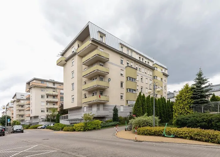 Pleasant With Terrace Cracow By Renters Apartmán Krakov