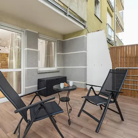 Appartement Pleasant With Terrace Cracow By Renters Cracovie