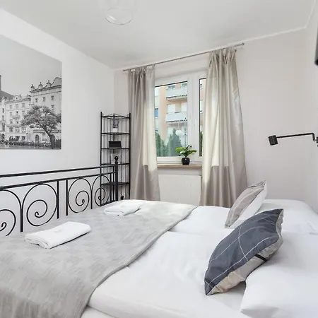 Pleasant With Terrace Cracow By Renters Appartement Cracovie